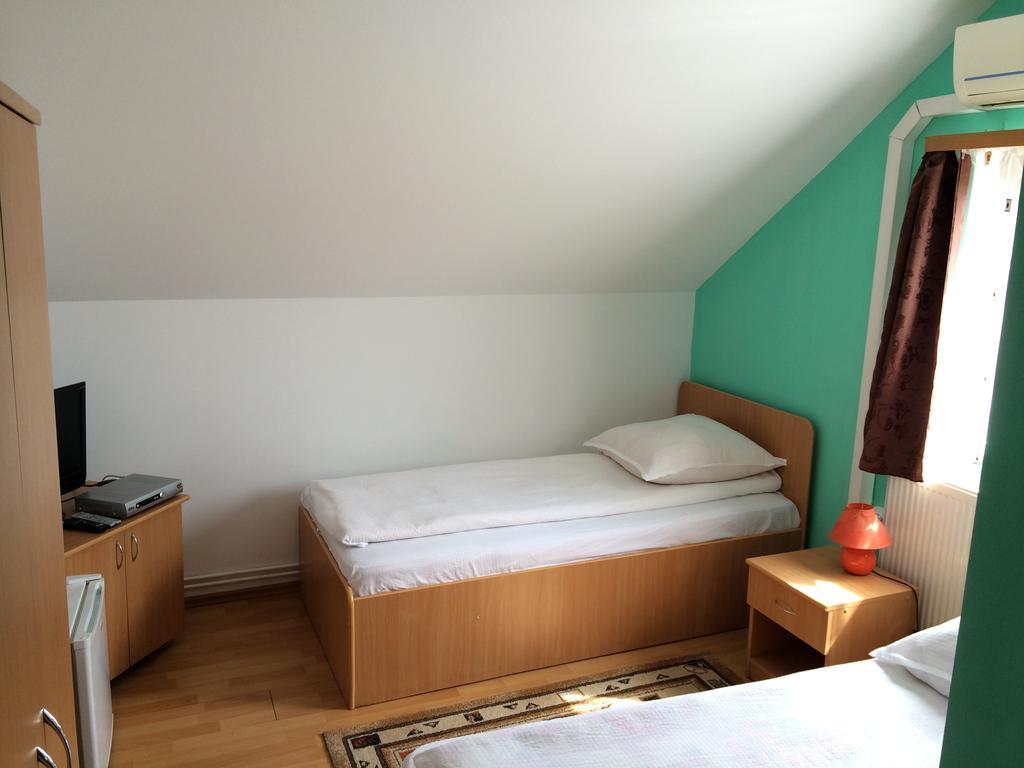 Pensiunea Simina Caransebeş Quarto foto