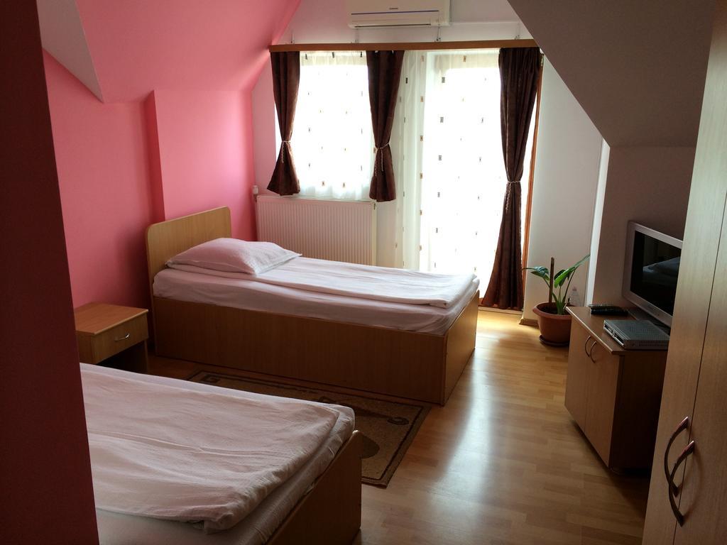 Pensiunea Simina Caransebeş Quarto foto