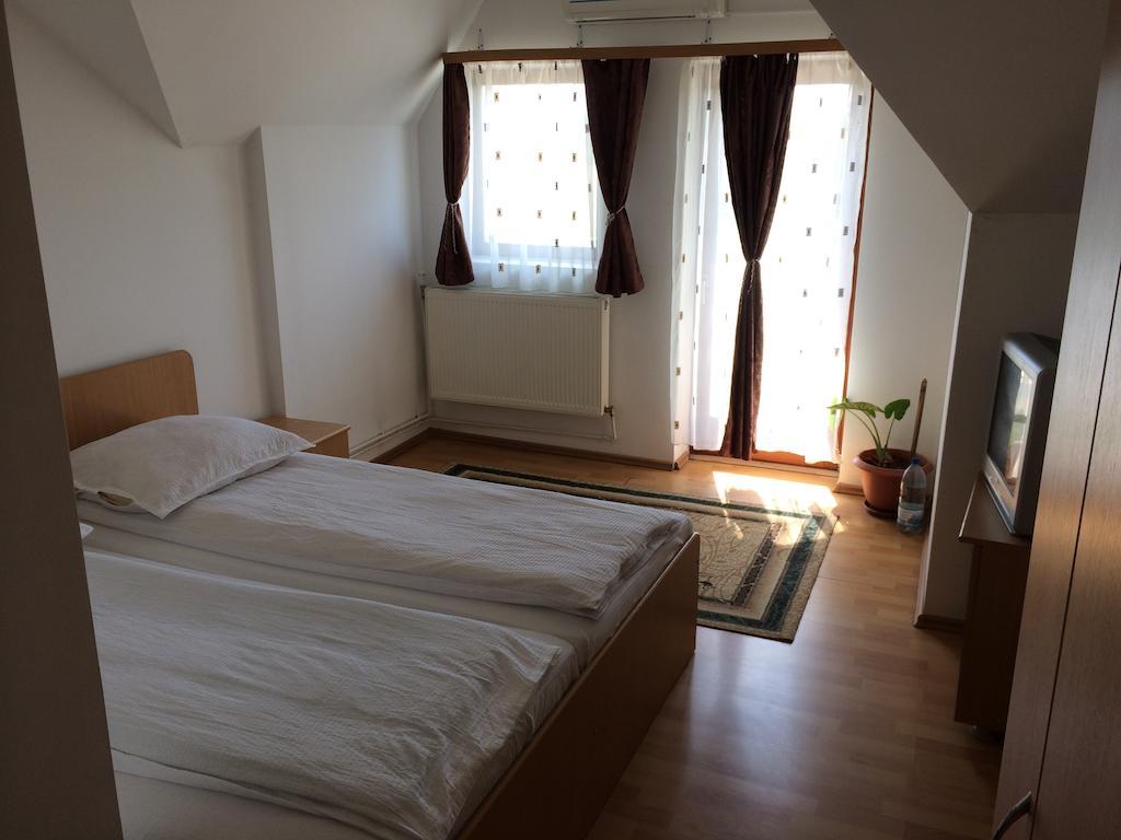 Pensiunea Simina Caransebeş Quarto foto